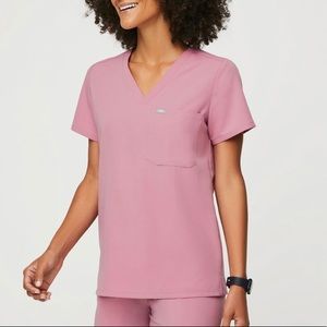 FIGS PINK CHALK Catarina One Pocket Scrub Top